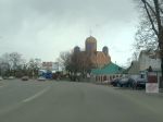  Am Ende von Borispol geht es VOR dieser Kirche nach rechts